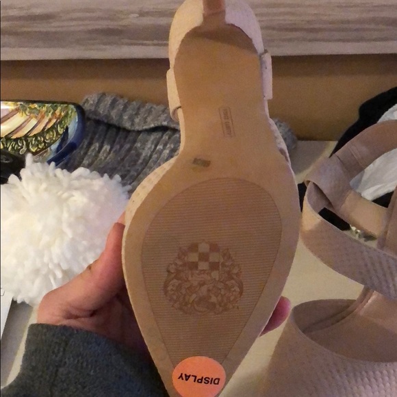 Vince Camino Nude Suede Pump Size 6 - Picture 2 of 4